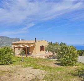 2 bedroom villa with jacuzzi & sea views, near Castellammare del Golfo, sleeps  4-5